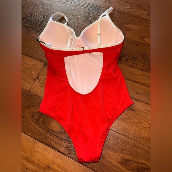 NWT Red and White Shade and Shore One Piece Swimsuit Size: 34C - Picture 5 of 7